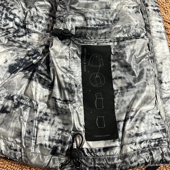 NWT CANADA GOOSE Cypress Vest Black Label Packable tie dye print size xs - Picture 11 of 16